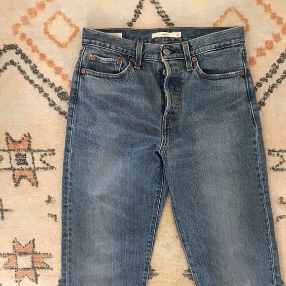 Levi’s Wedgie Slim Fit Mid Rise Blue Stretch Denim Jeans Button Fly 26 - Picture 4 of 11